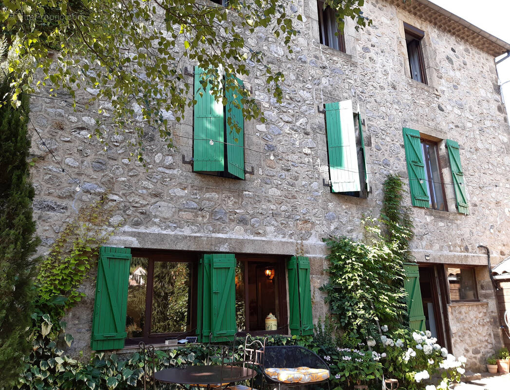 Maison à MAYRES