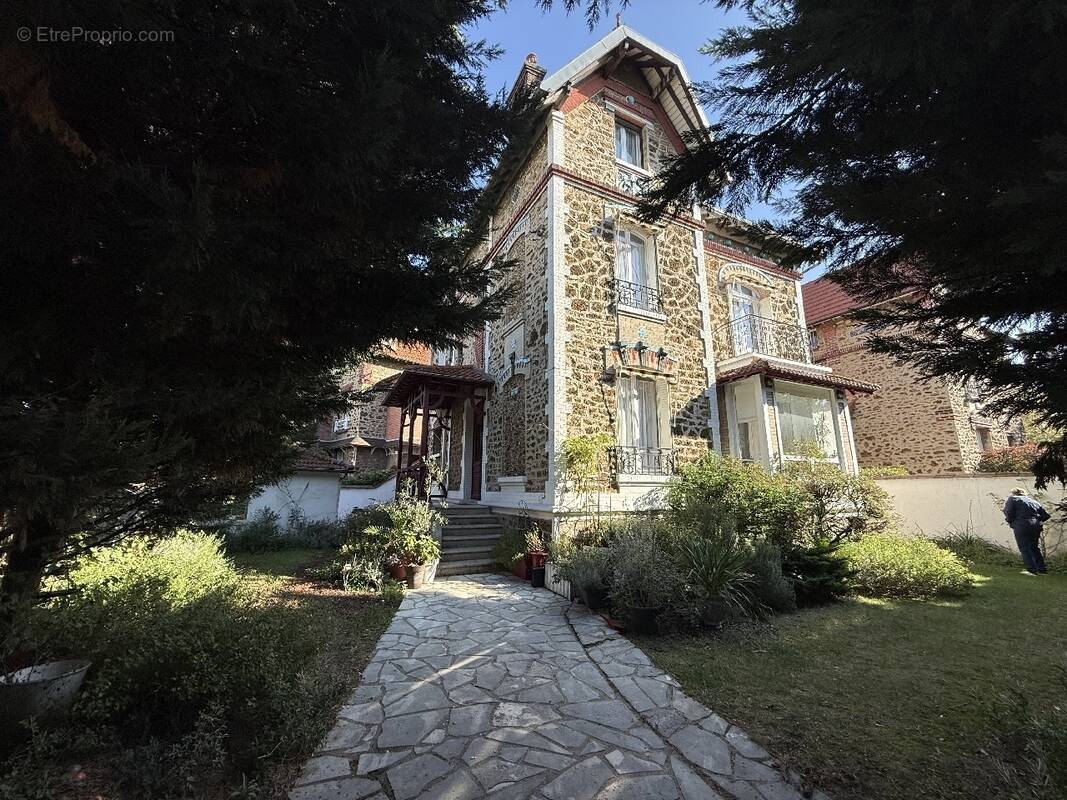 Maison à SAINT-MAUR-DES-FOSSES