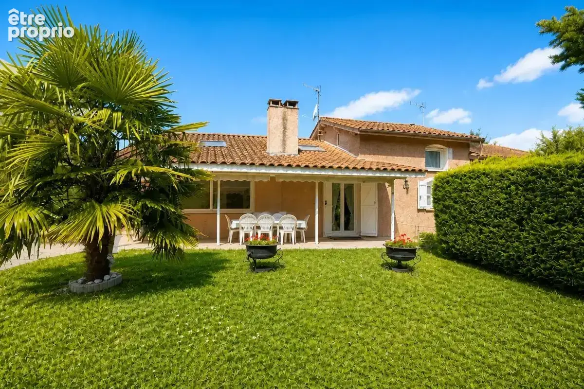Maison de 7 pièces de 180 m² à Jassans-Riottier - photo 3
