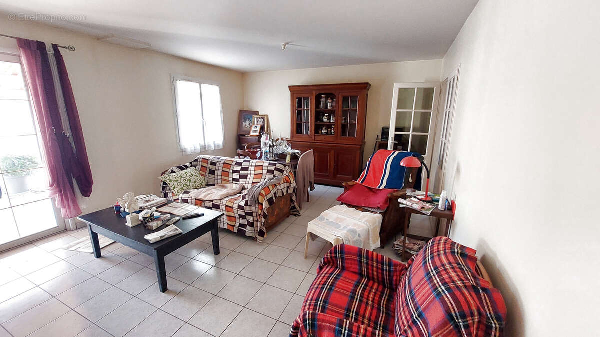 Maison à MONTELIMAR