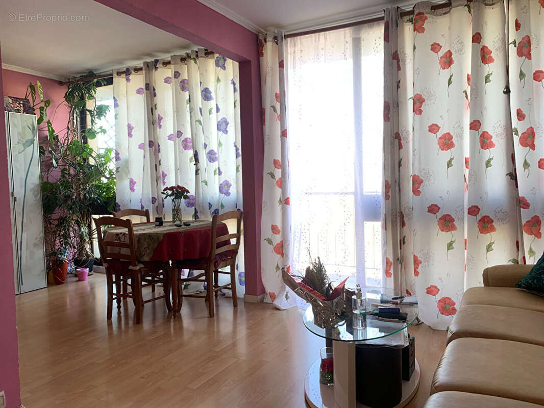 Appartement à FONTENAY-LE-FLEURY