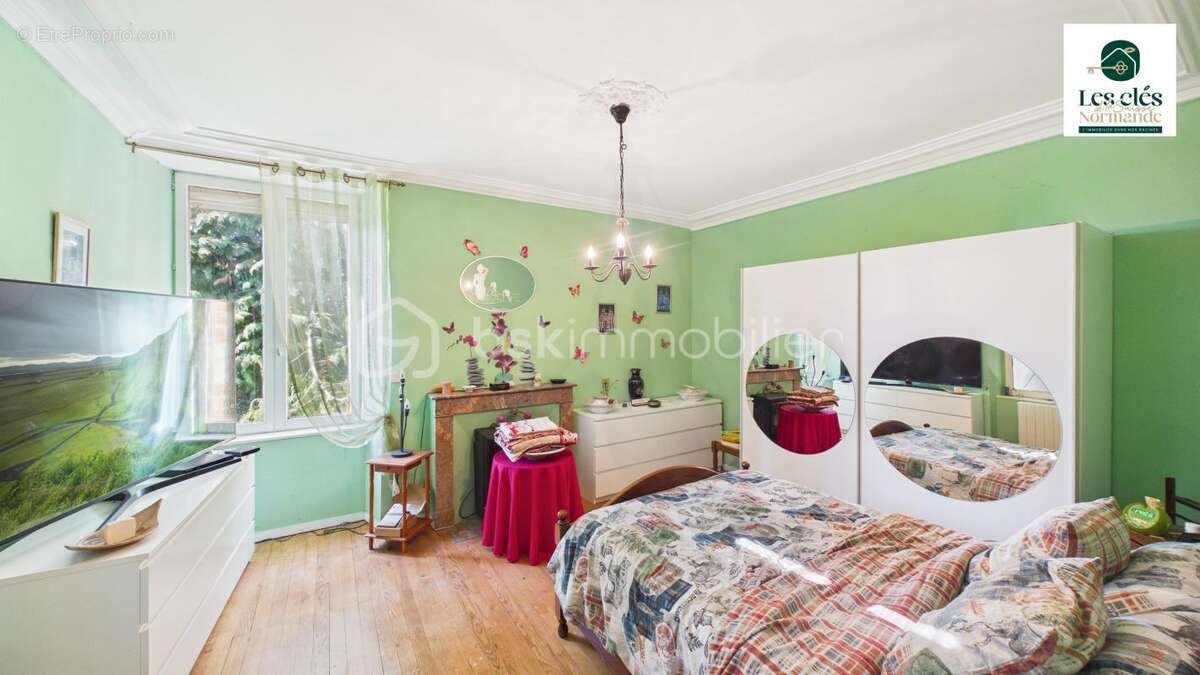Une maison bourgeoise, cinq chambres, un parc de plus de 4 000 m²… et encore du potentiel ! - photo 9
