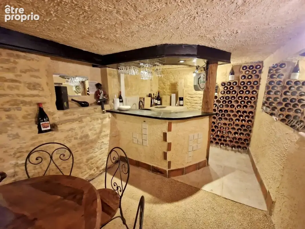 Propriété dans le Beaujolais les Pierres Dorées avec piscine et grande dépendance - photo 5