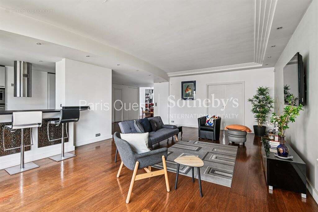 Appartement à NEUILLY-SUR-SEINE