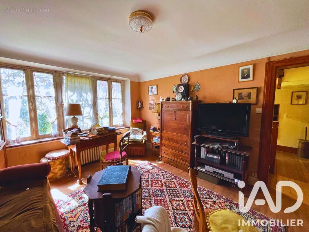 Maison 187 m² à Entrains-Sur-Nohain  - photo 7