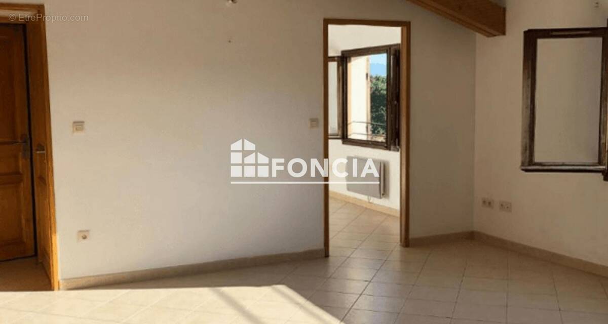 Appartement à ROQUEMAURE