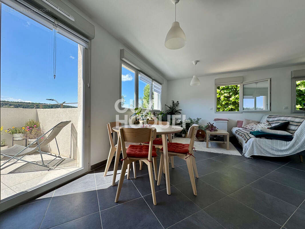 Appartement à CHATEAUNEUF-DE-GADAGNE