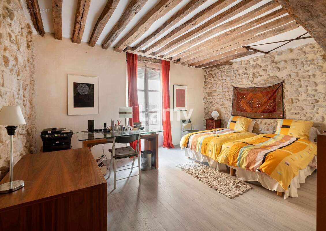 Appartement à PARIS-3E