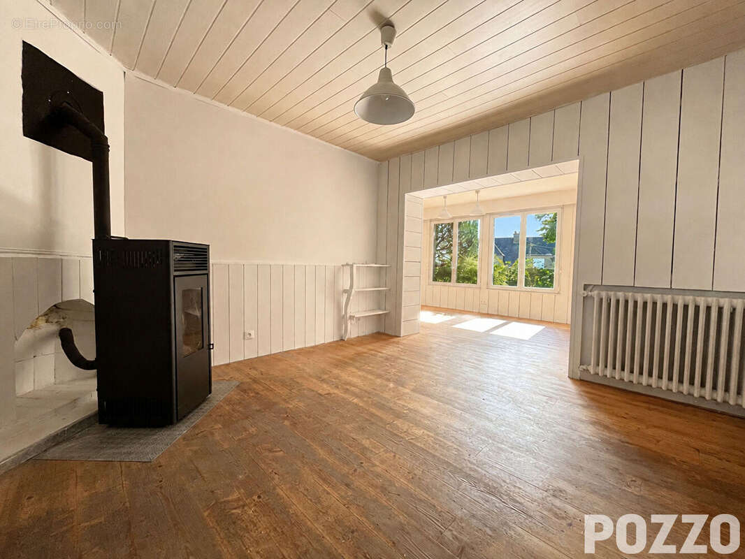 EXCLUSIVITÉ : Coutances Centre Ville, vie de plain pied, 4ch, 123m2, 881m2 de terrain, beaux volumes et belles prestations. - photo 3