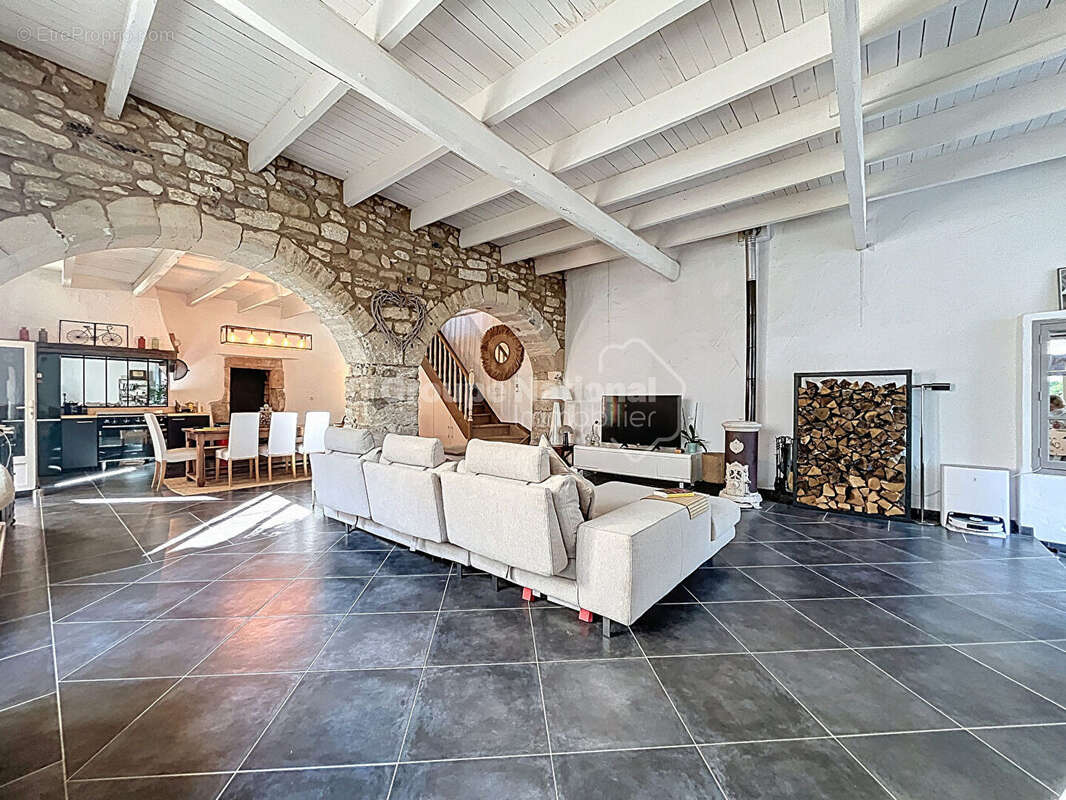 Maison à LA BAUME-DE-TRANSIT