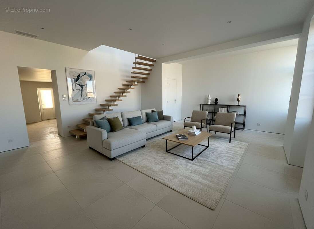 Maison à SAINT-CHRISTOLY-DE-BLAYE