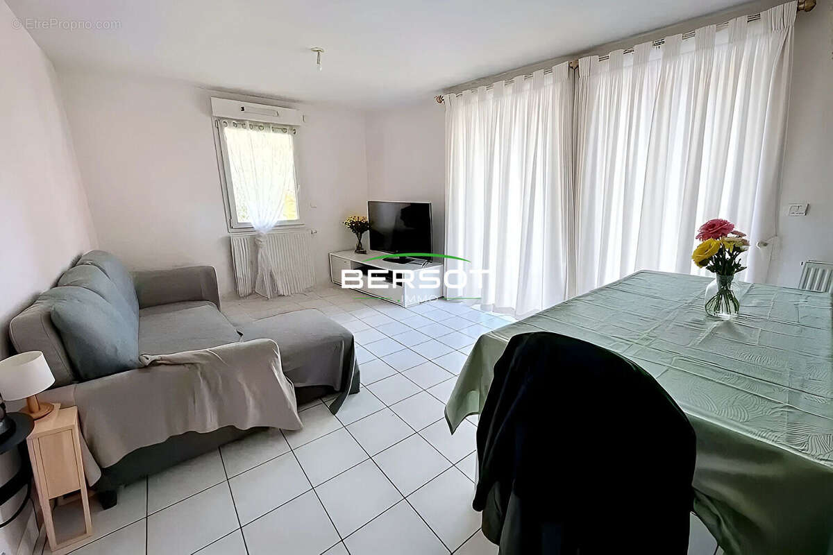 Appartement T3 en rez-de-jardin avec terrasse, parking et cave - Quartier Montrapon à Besançon - photo 2