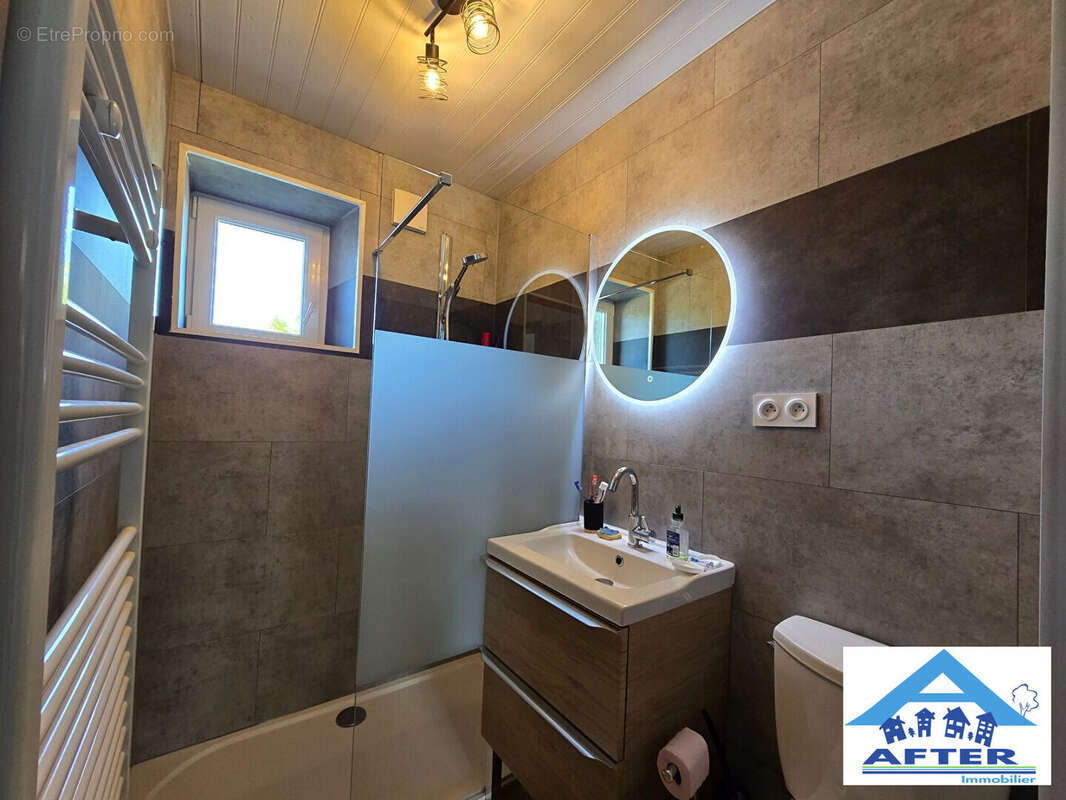 Maison à AZERAILLES