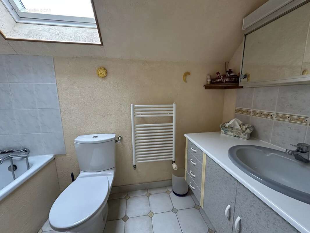 Maison à LE MESNIL-SAINT-DENIS