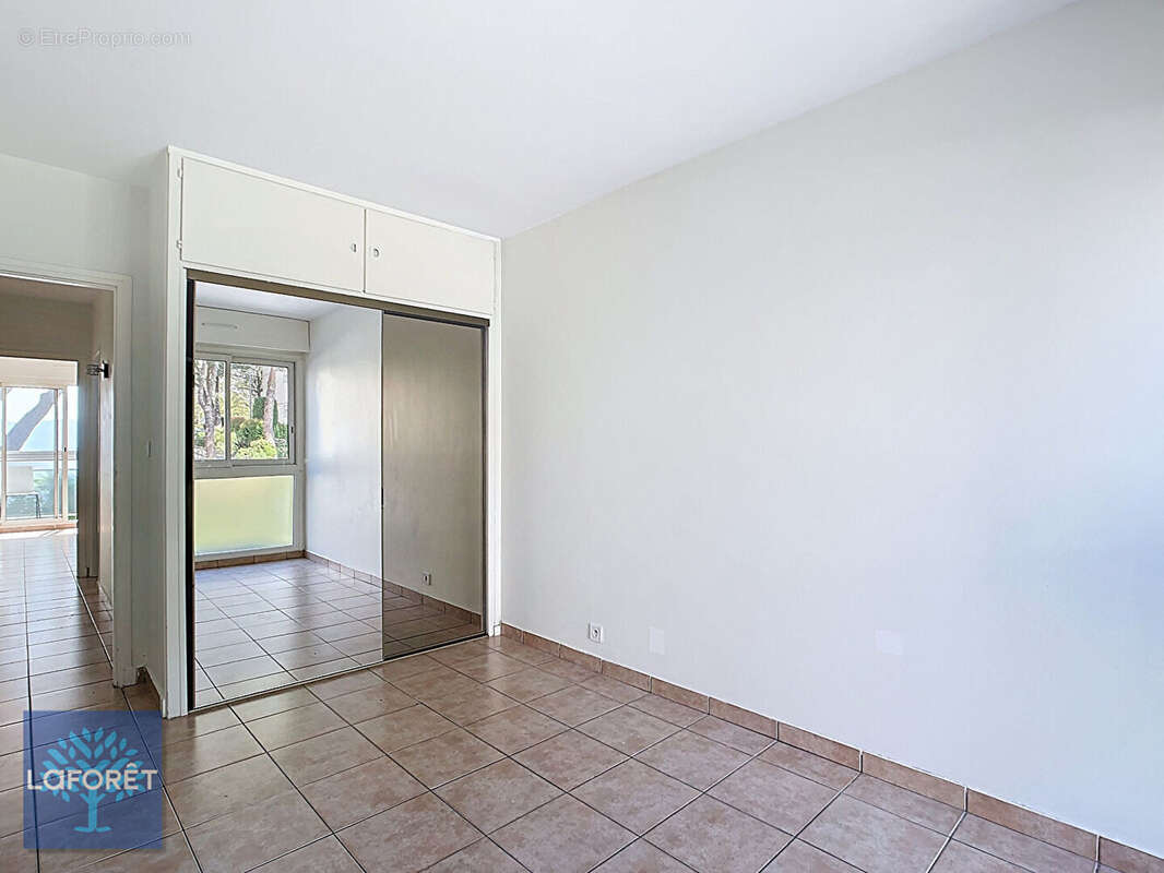 Appartement le cannet 3 pièces 80 m2 - climatisation - vue mer - gardien - piscine/tennis - potentiel - photo 11