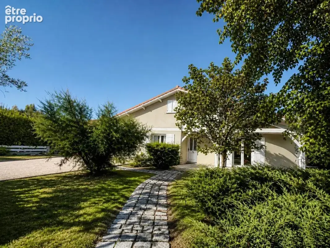 Maison de 7 pièces de 218 m² à Yvrac - photo 18