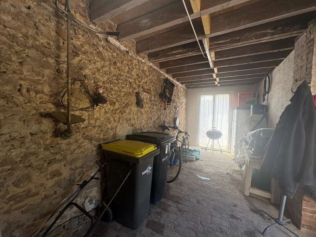 Maison meulière avec dépendance - photo 13