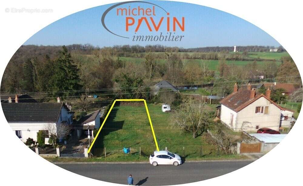 Terrain à MARSEILLES-LES-AUBIGNY