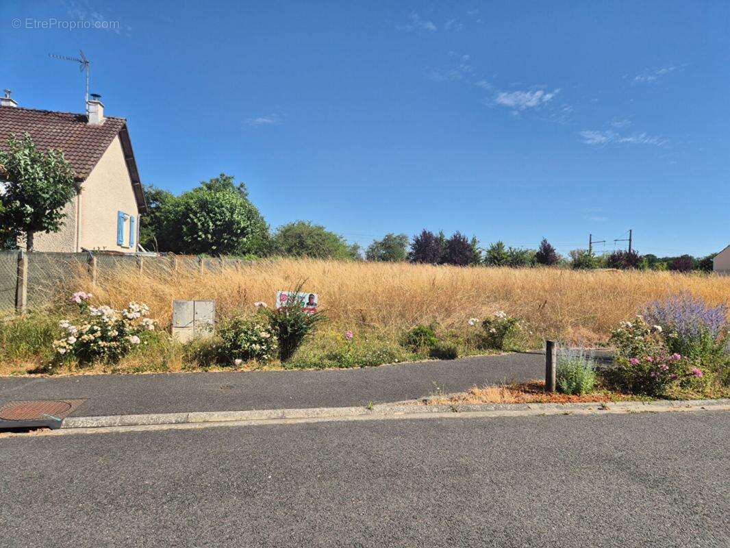 Terrain Courville Sur Eure 909 m2 - photo 2