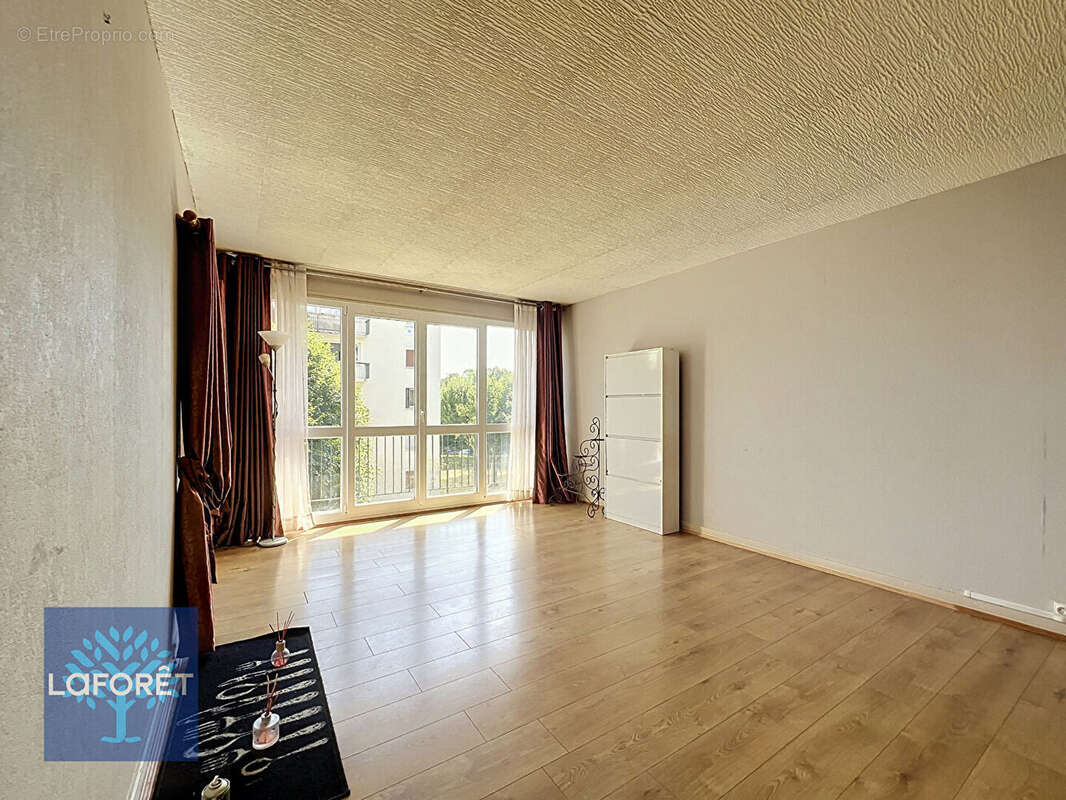 Appartement à MENNECY