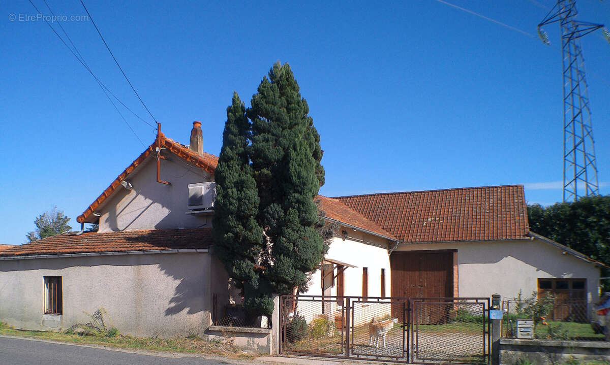 Maison à SAINT-REMY-EN-ROLLAT