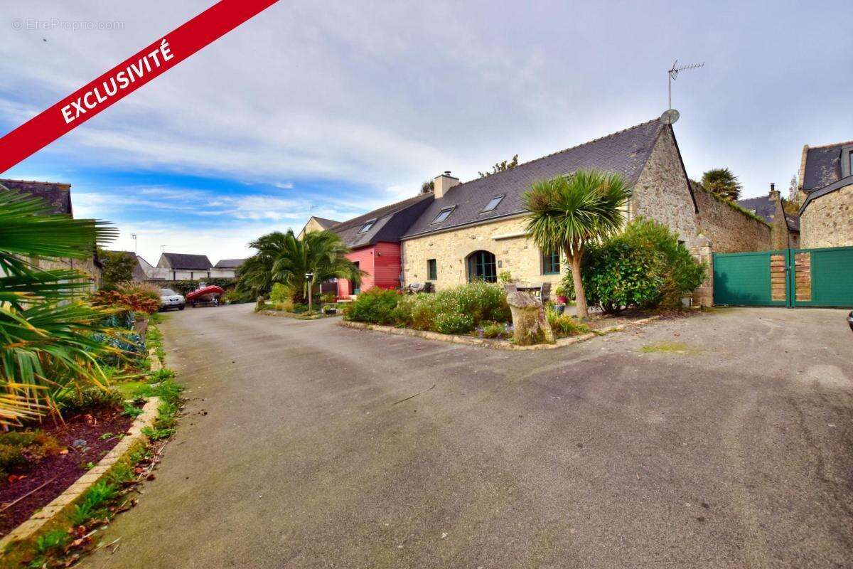 Maison à PLOMODIERN