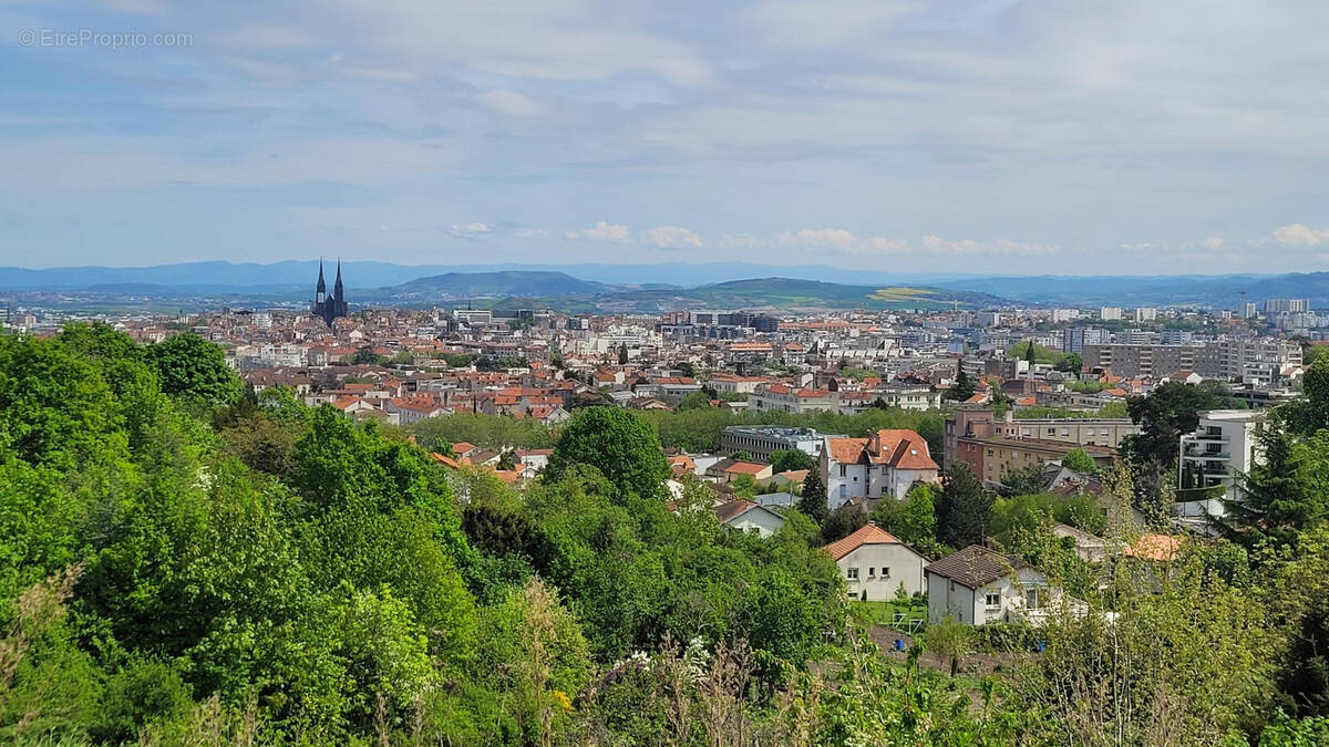 Terrain à CHAMALIERES
