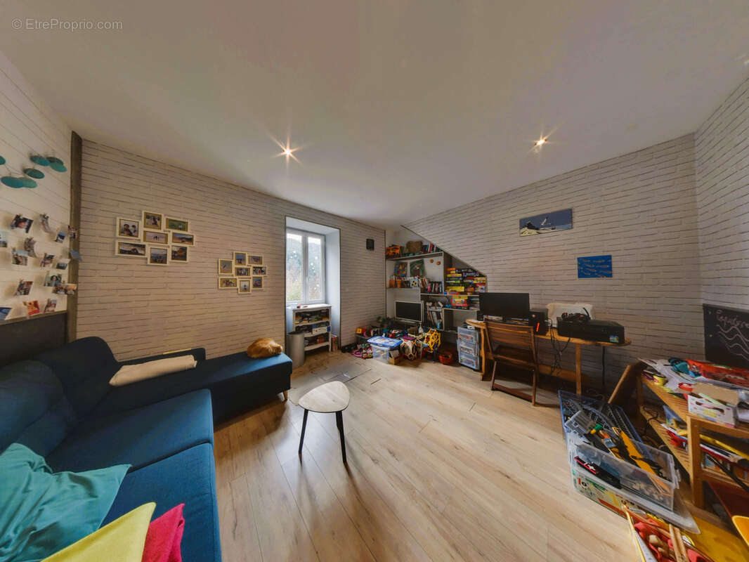 Maison à LES OLLIERES-SUR-EYRIEUX