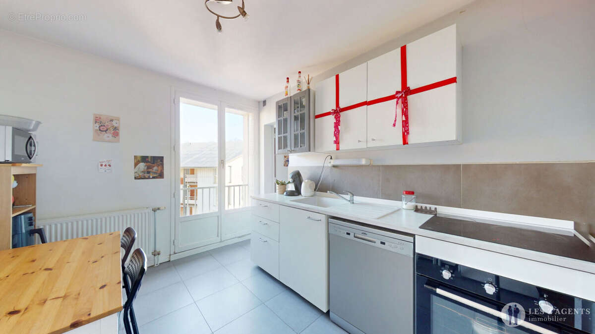 Appartement à SAINT-MARTIN-D'HERES