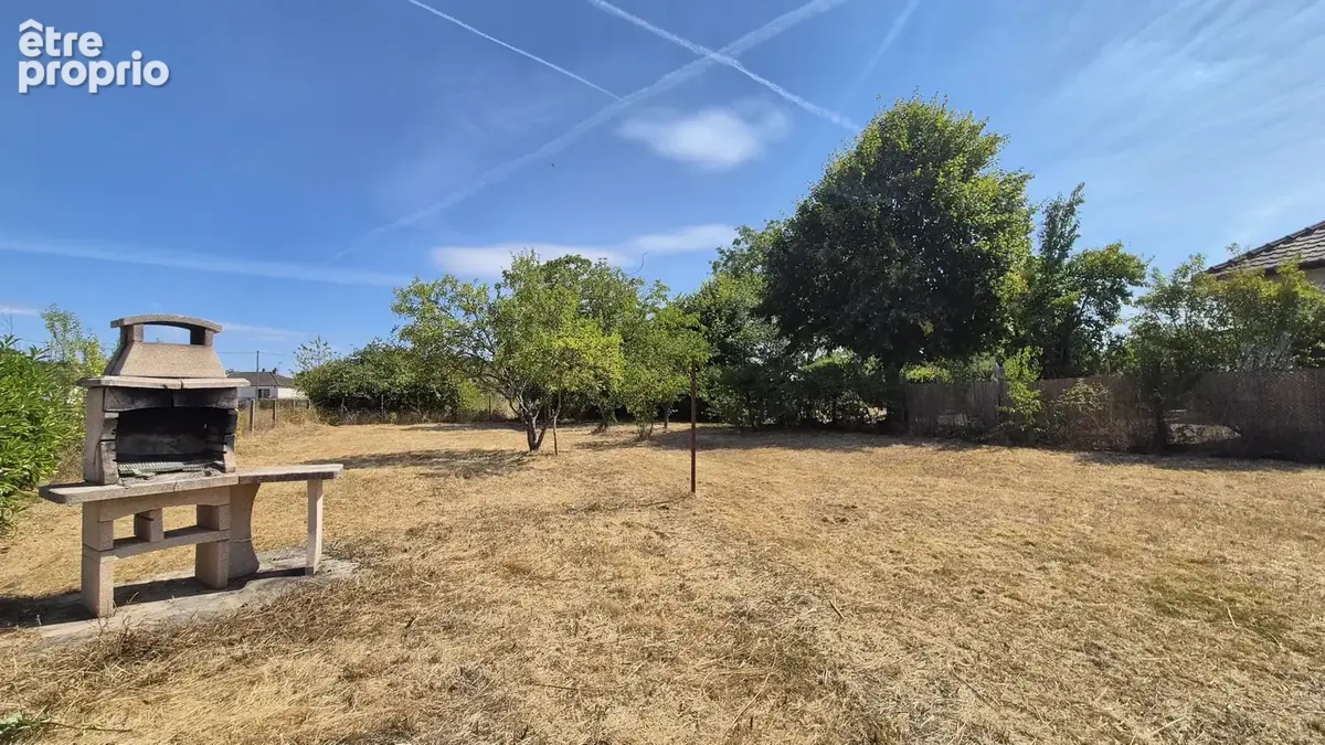 Bû - Maison à rénover avec fort potentiel sur terrain arboré d’environ 1 400 m2 - photo 2