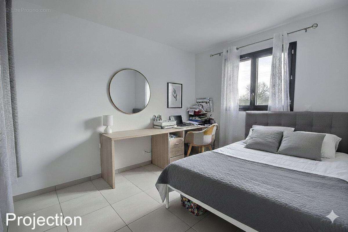Maison à SAUVAGNON