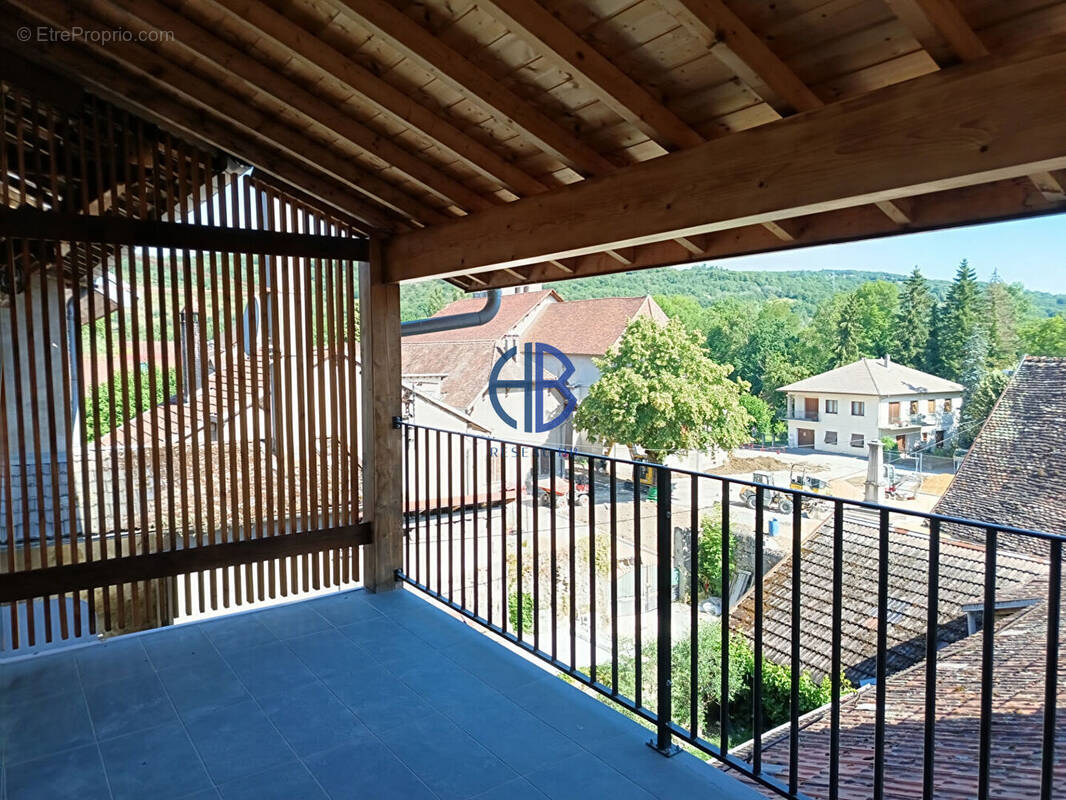 Appartement à YENNE