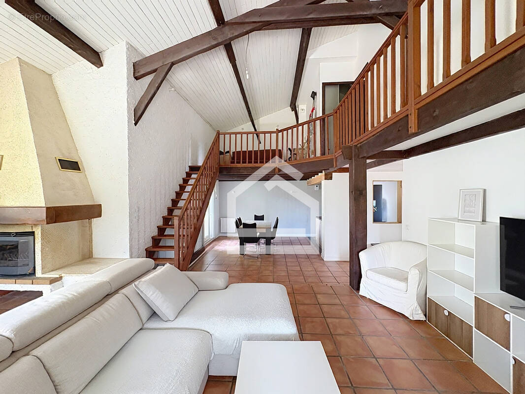Maison à FARGUES-SAINT-HILAIRE
