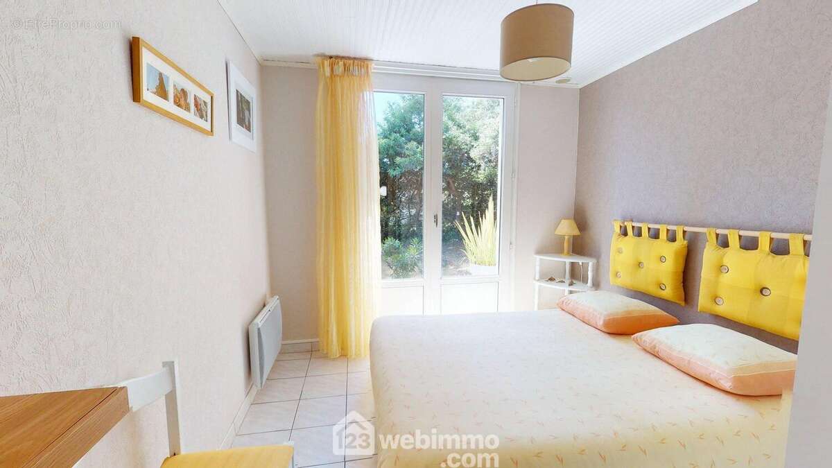 Chambre 2 avec placard de rangement intégré. - Maison à JARD-SUR-MER