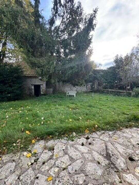 Maison à ORMOY-LA-RIVIERE