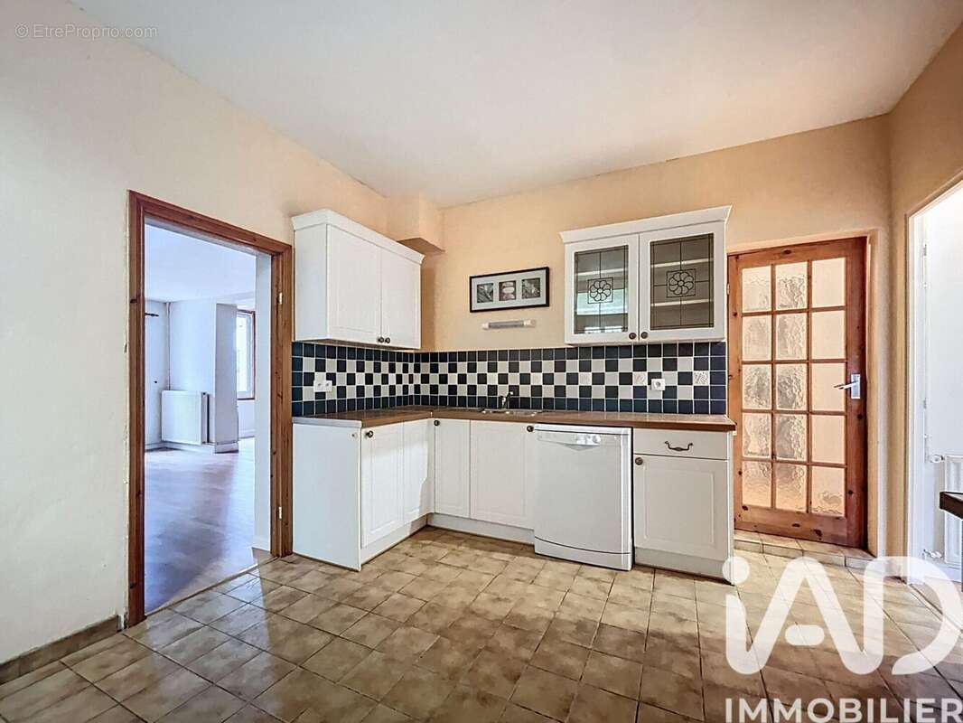 Maison 100 m² à Saint-Laurent-Des-Hommes  - photo 4