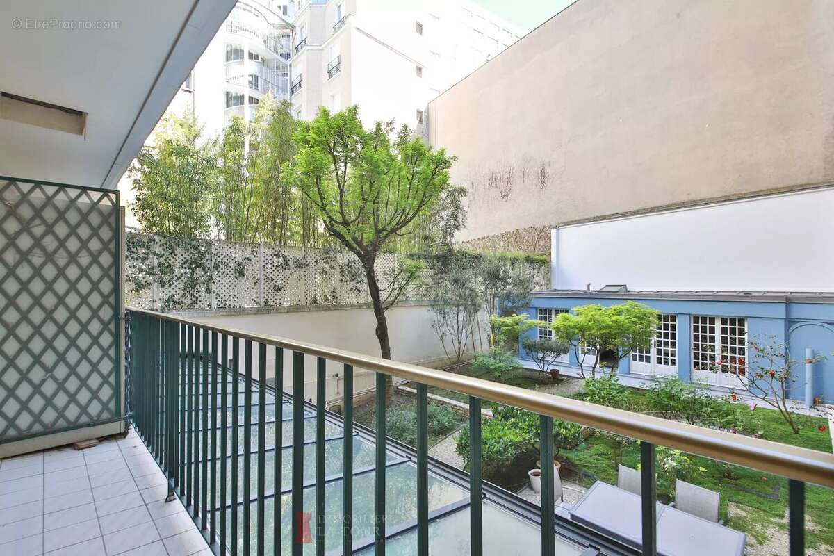 Appartement à PARIS-16E