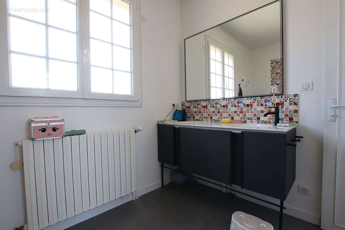 Maison 5 à 7 chambres dans le bourg de Vouillé - photo 10