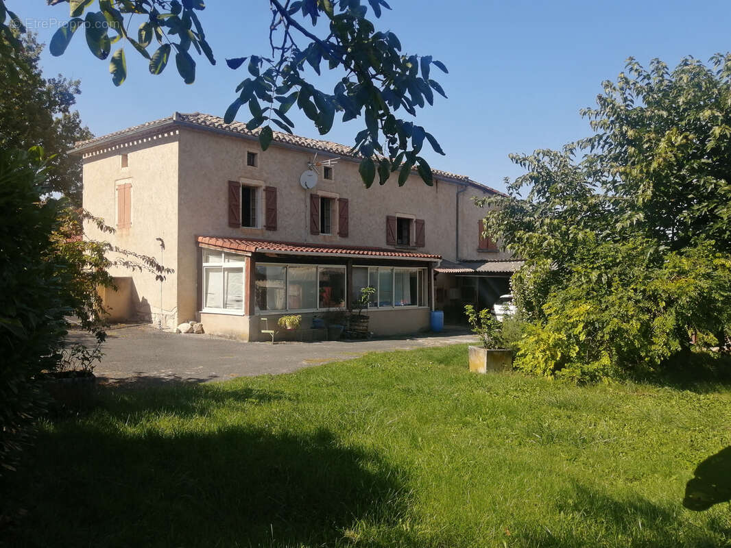 Authentique maison en pierre avec terrain et dépendances à Loubers (81) - photo 2