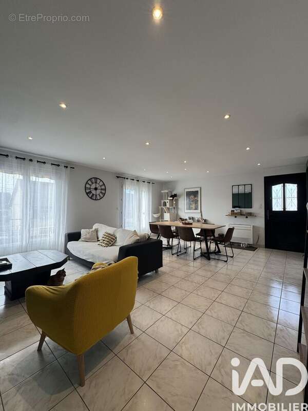 Photo 3 - Maison à LA CHAPELLE-SAINT-URSIN