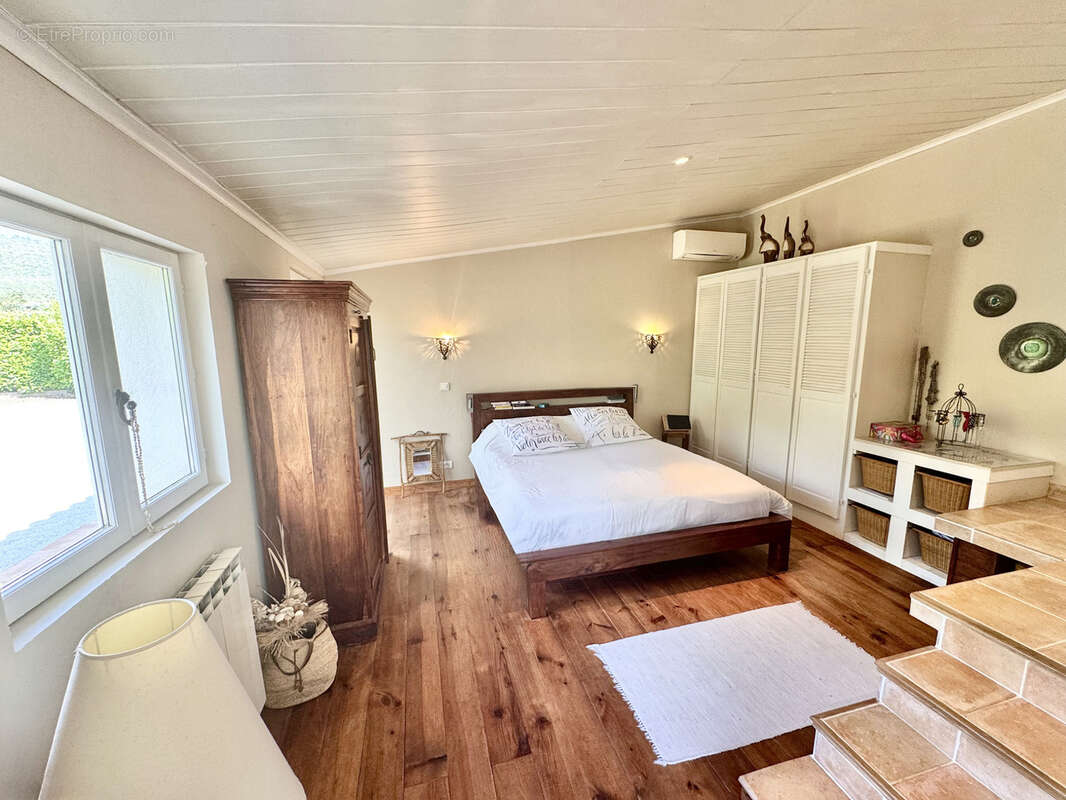 Maison à SAINT-CEZAIRE-SUR-SIAGNE