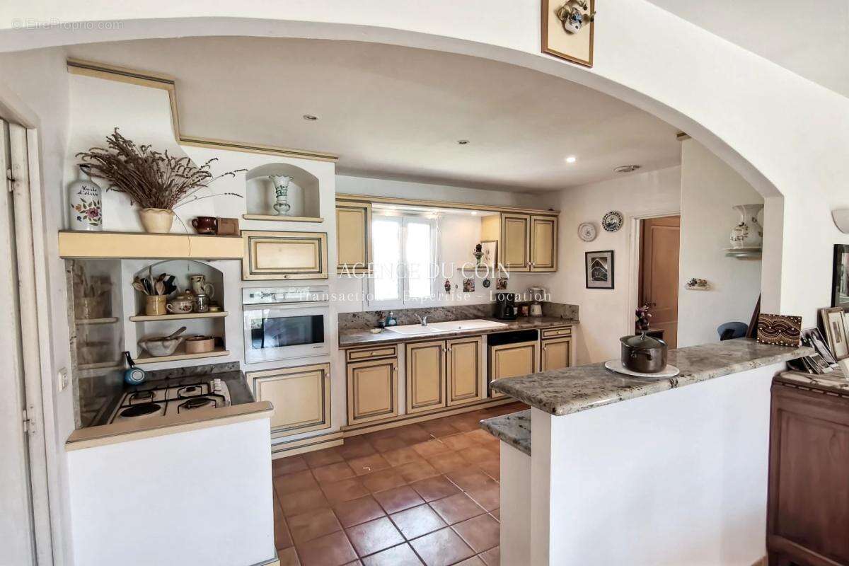 Maison à LE MUY