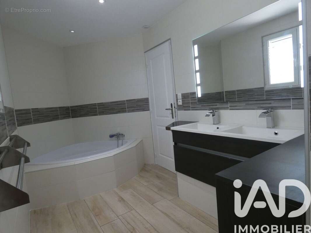 Maison 119 m² à Angoume  - photo 8