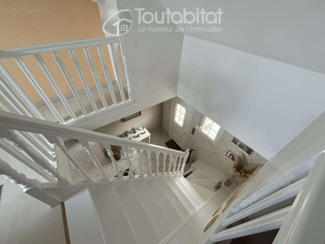 Maison à NEUVILLE-LEZ-BEAULIEU