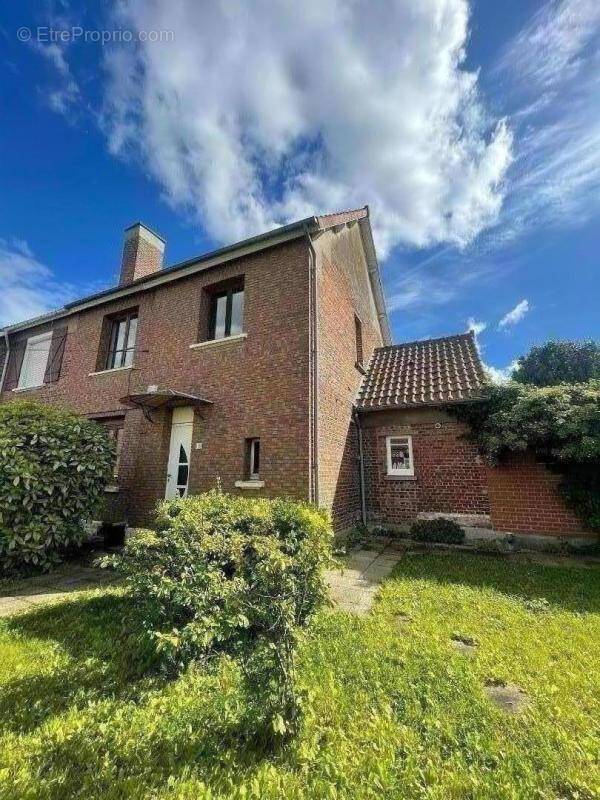 Maison à ANGRES