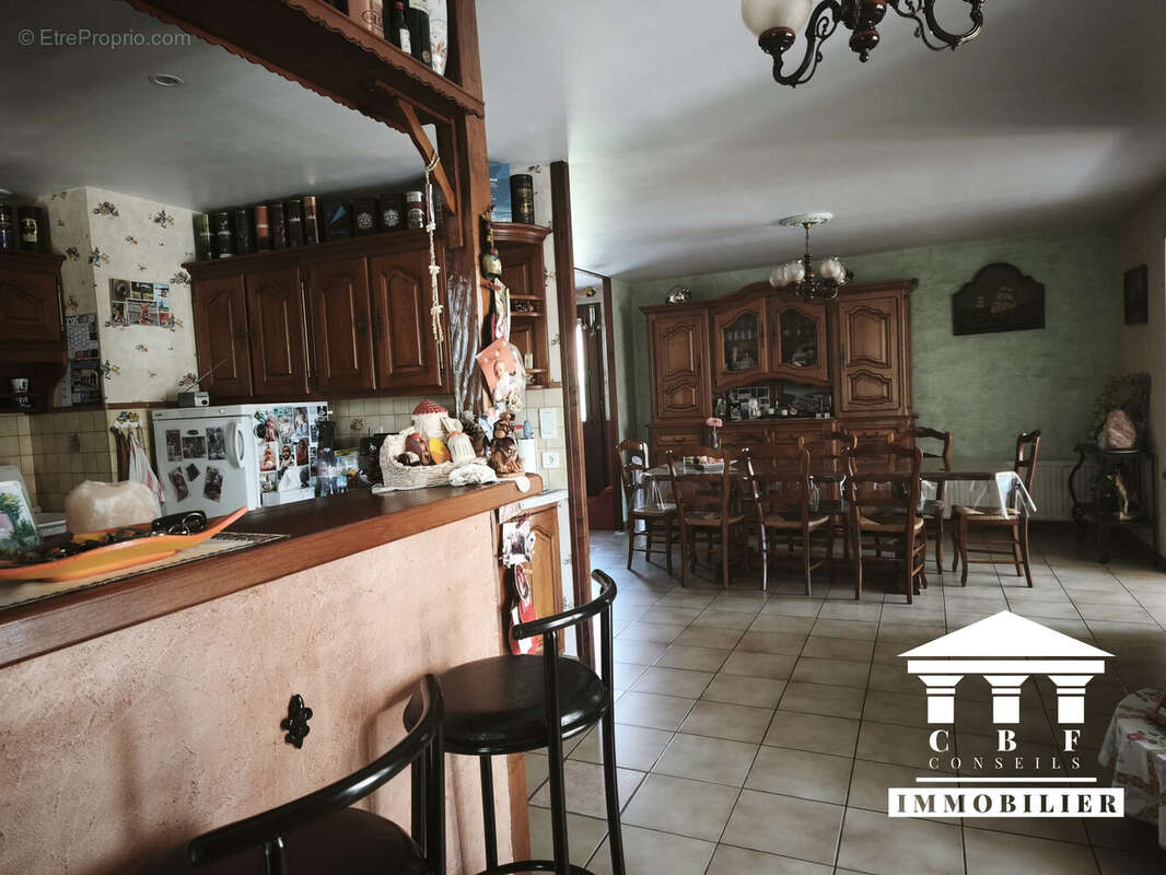 Maison 131 m² à L'abergement-Sainte-Colombe  - photo 8