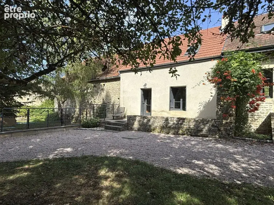 VENAREY LES LAUMES 10min : maison rénovée 227m², dépendances, jardin, pré attenant. Prix : 287 000 € - photo 2