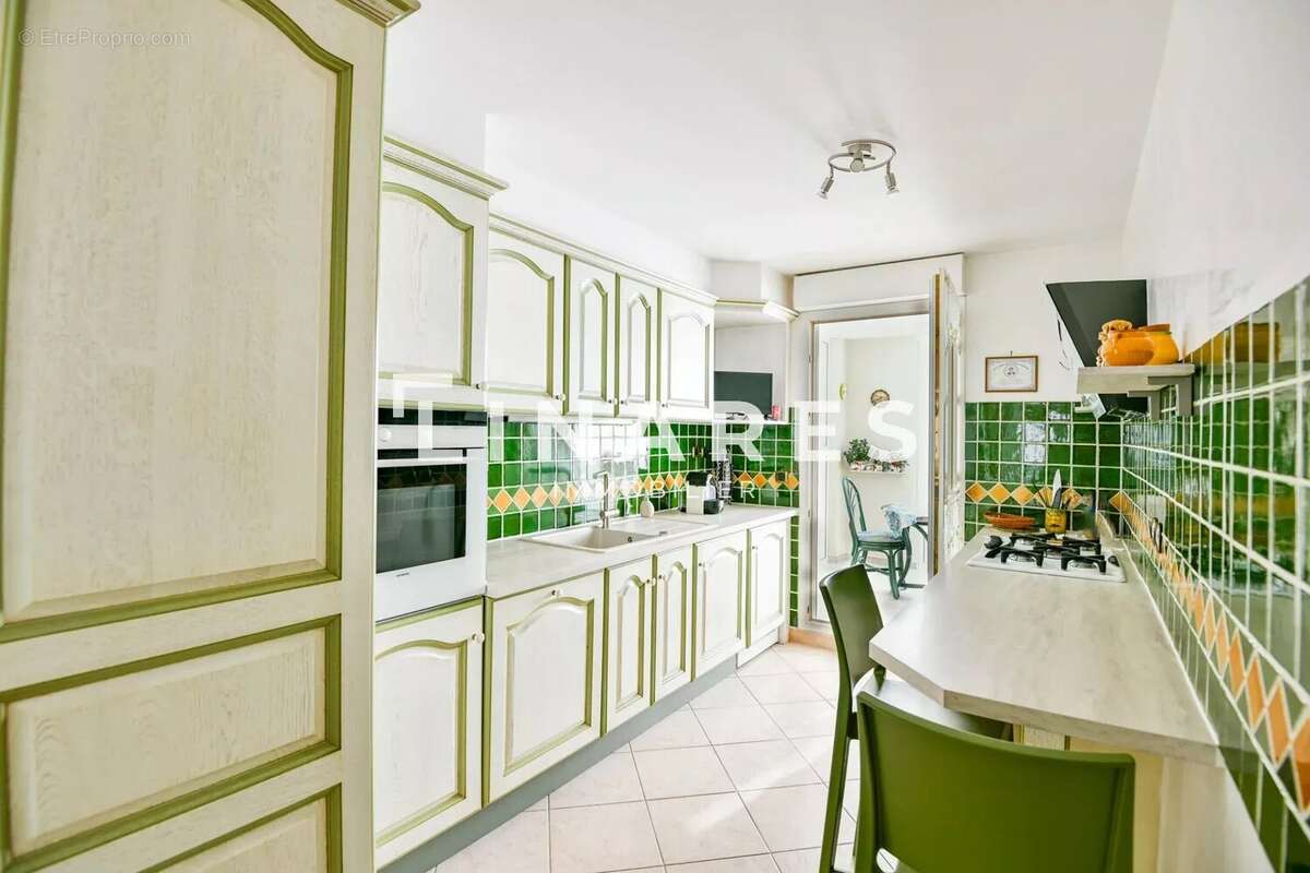 Appartement à MARSEILLE-4E