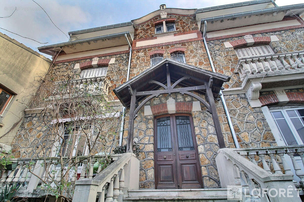 Appartement à LA GARENNE-COLOMBES