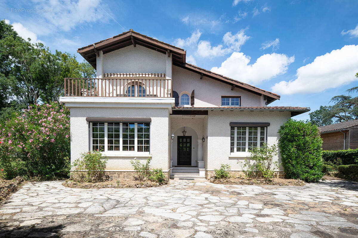 Maison à NEGREPELISSE